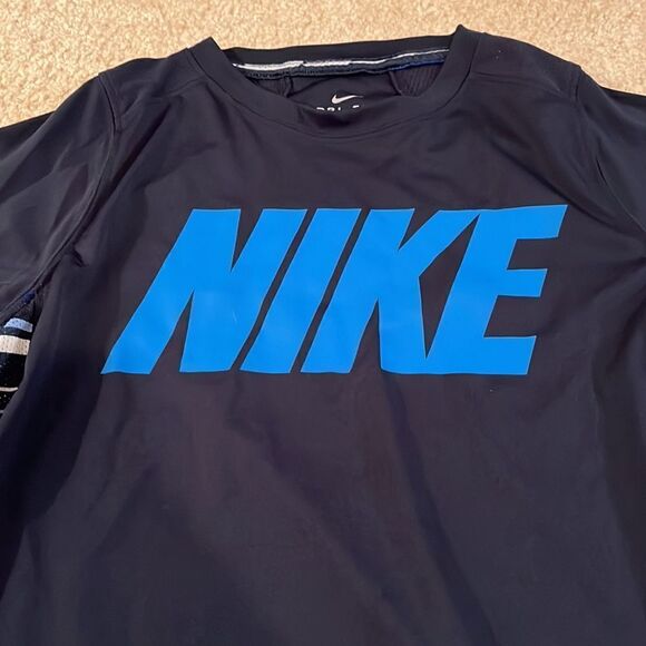 SIZE MEDIUM NIKE DRI FIT SHIRT - Picture 2 of 8
